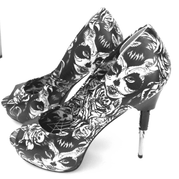 Too Fast Shoes - Too Fast peep toe pumps size 8/39